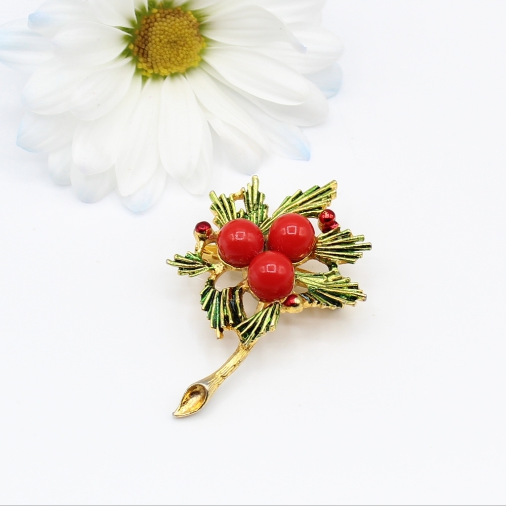 Vintage holly brooch